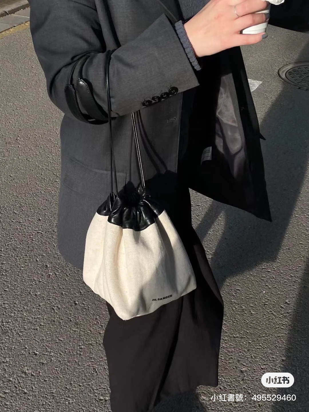 精品錢包短夾長夾 - JIL SANDER 日韓小姐姐瘋搶款來了，「小籠包」也能背上身！