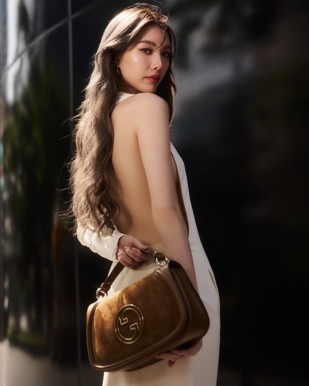 Lucy Liu霸氣展示GUCCI Blondie——來自典藏歷史的新生it bag