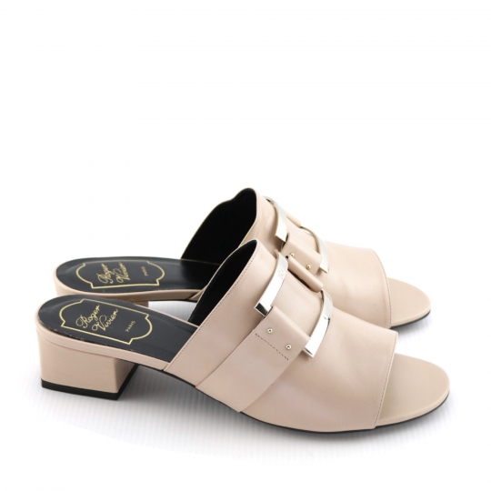 roger vivier肤色粗跟拖鞋 $25,800 $25,800